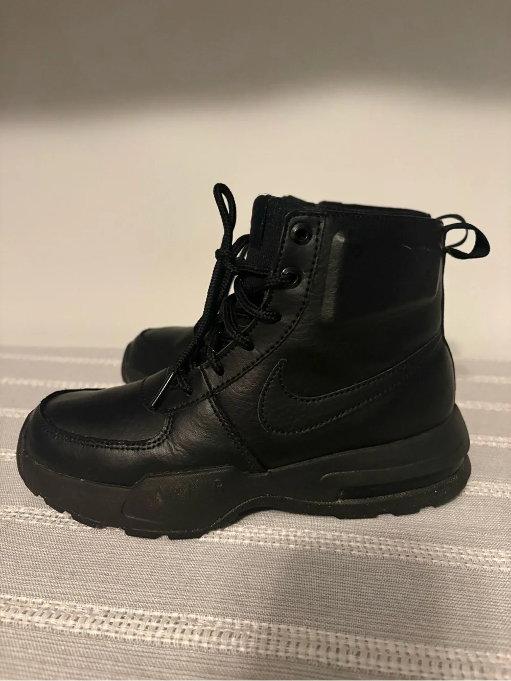 Nike Kids Black Leather High-Top Lace-Up Boots